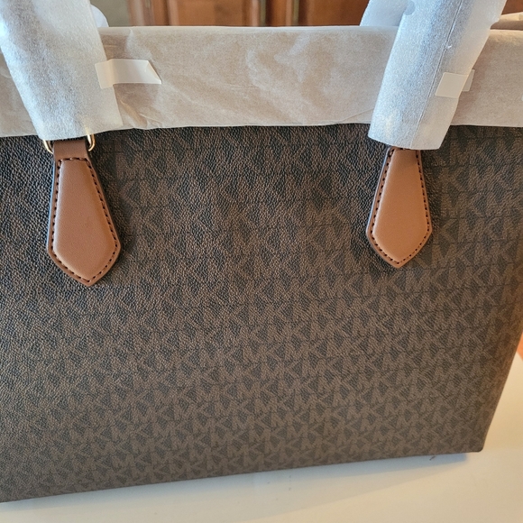 MICHAEL KORS "SHEILA" TOTE BAG - Picture 2 of 8
